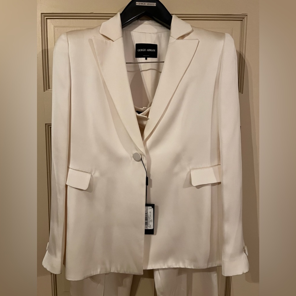 Giorgio Armani Women’s Off White Mulberry Silk Suit Set | US 48